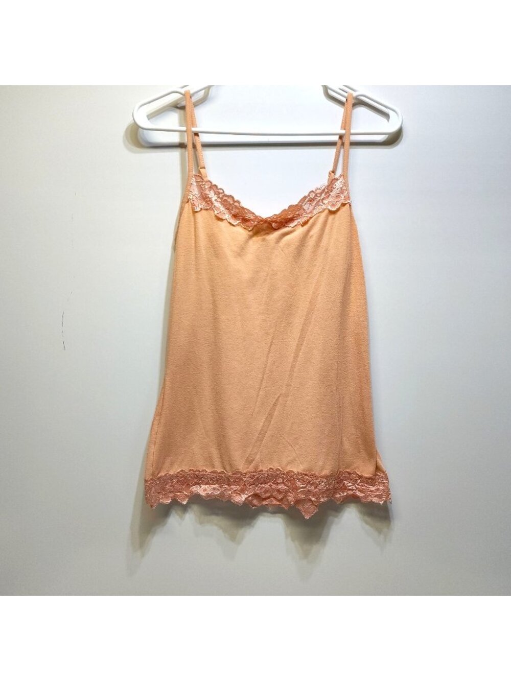 Maurices Crinkle Cami Camisole Tank Top Lace Trim V-Neck Line Womens Medium VGC